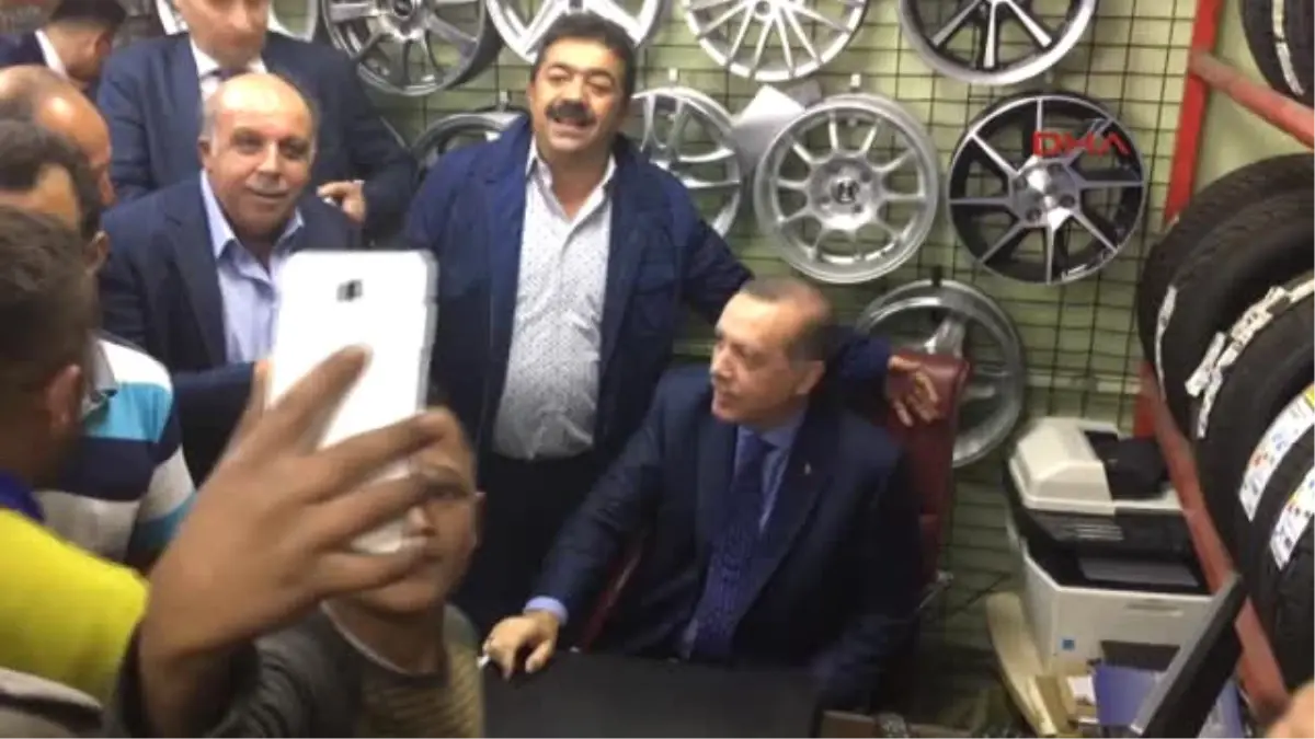 Kendisiyle Tokalaşan Yaşlı Adama Cumhurbaşkanı Erdoğan : Ben Senin Bu Kadar Kuvvetli Olduğunu...