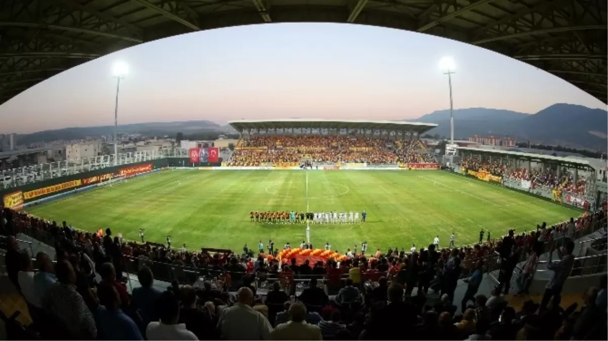 Yeni Bornova Stadı\'nın İsmi, Aziz Kocaoğlu Stadı Olarak Değiştirildi