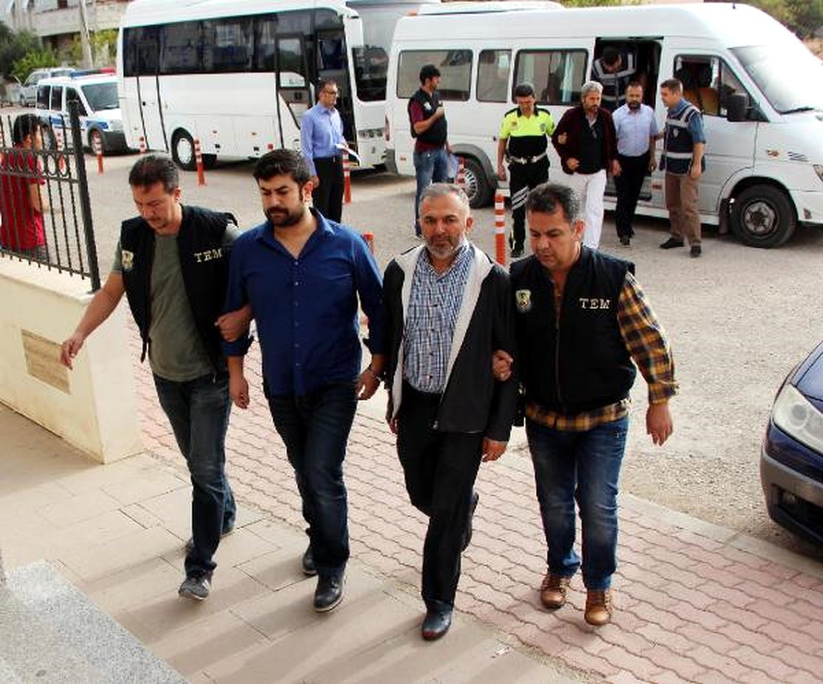 Kumluca\'da Fetö Operasyonunda 9 Tutuklama