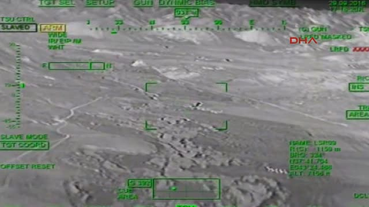 Lice\'de PKK\'nın Bomba Yüklü 3 Aracını Helikopterler Imha Etti