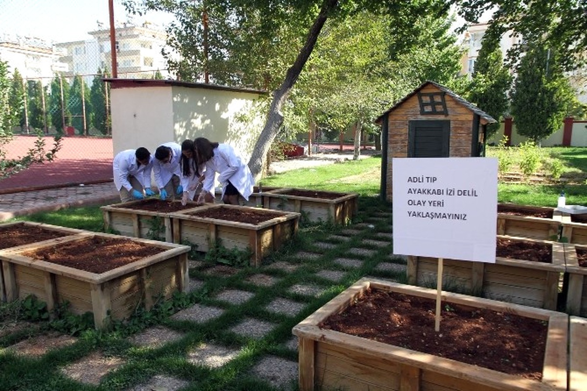 Özel Sanko Fen ve Teknoloji Lisesi Öğrencileri Genetik Dersinde Adli Tıp İncelemesi Yaptı