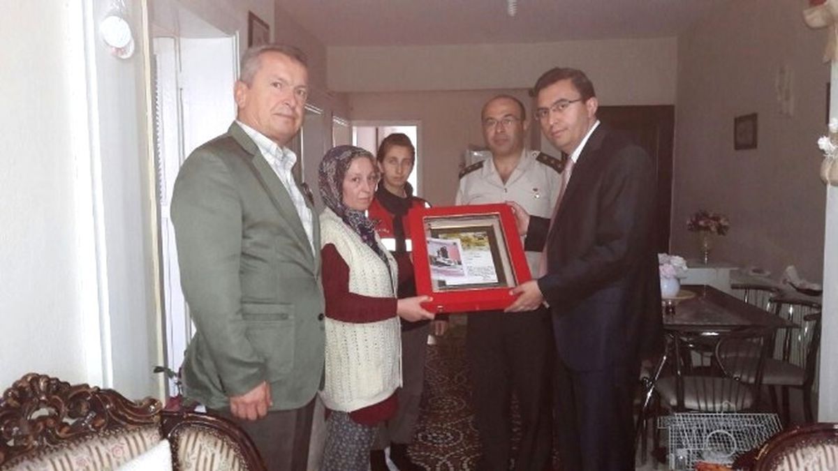 Şehidin Annesine Şehadet Belgesi Verildi