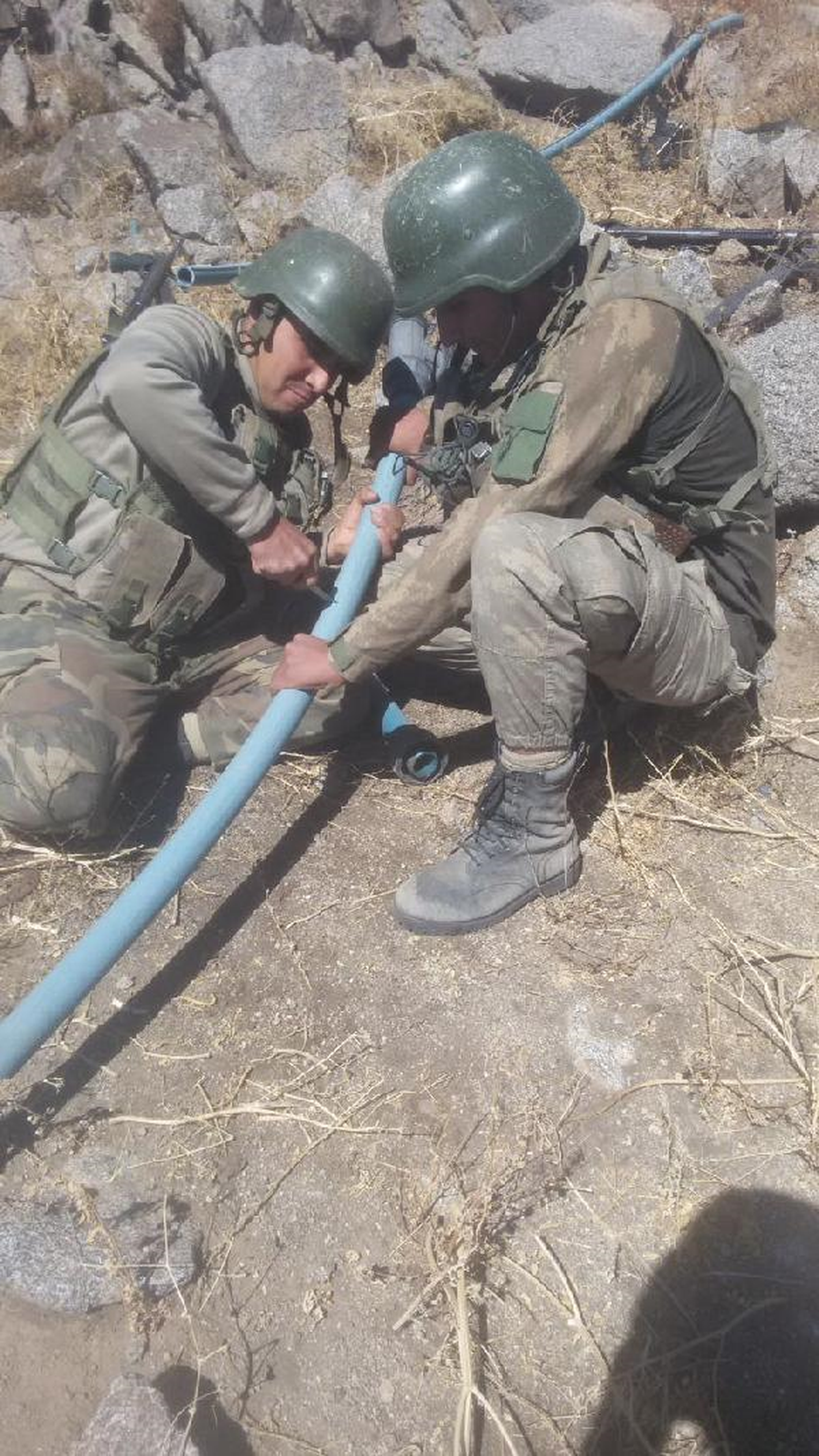 Şemdinli Kırsalındaki Operasyonda Akaryakıt Depolama Tankeri ve Boru Hattı Bulundu