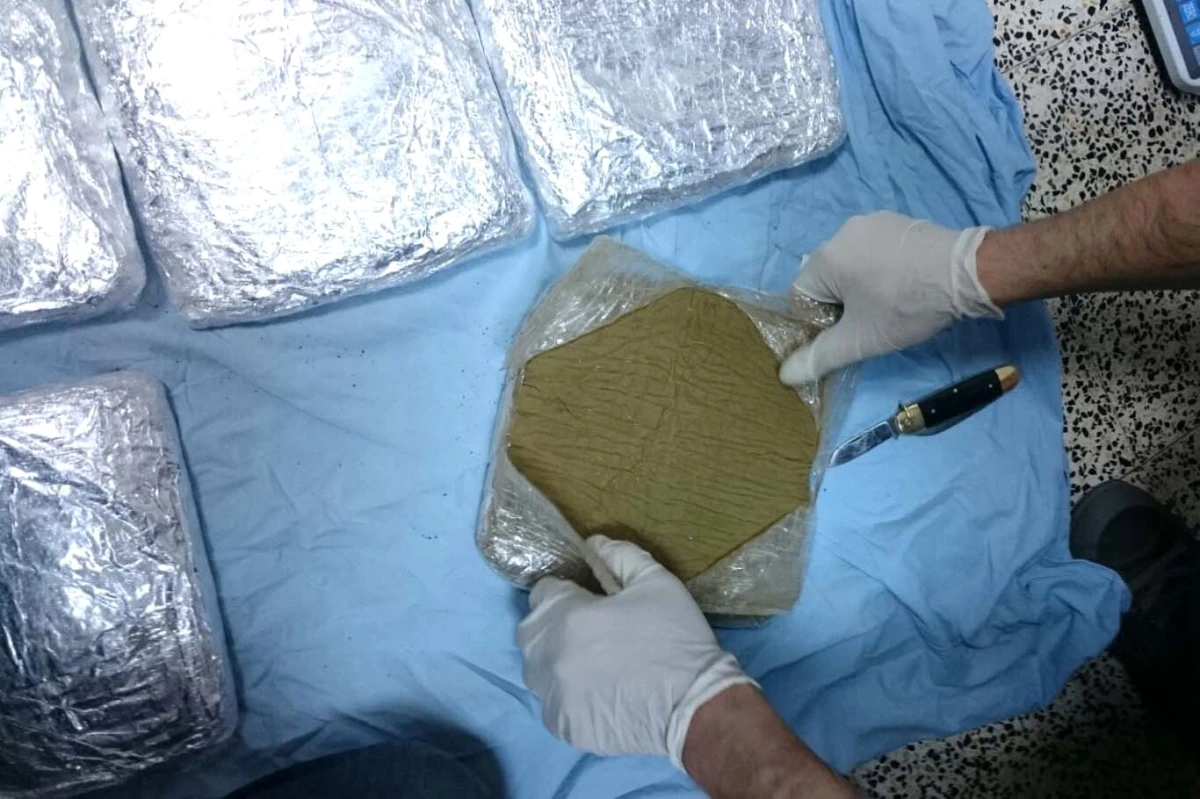 Yolcunun Üzerinden 1 Kilo Uyuşturucu Çıktı