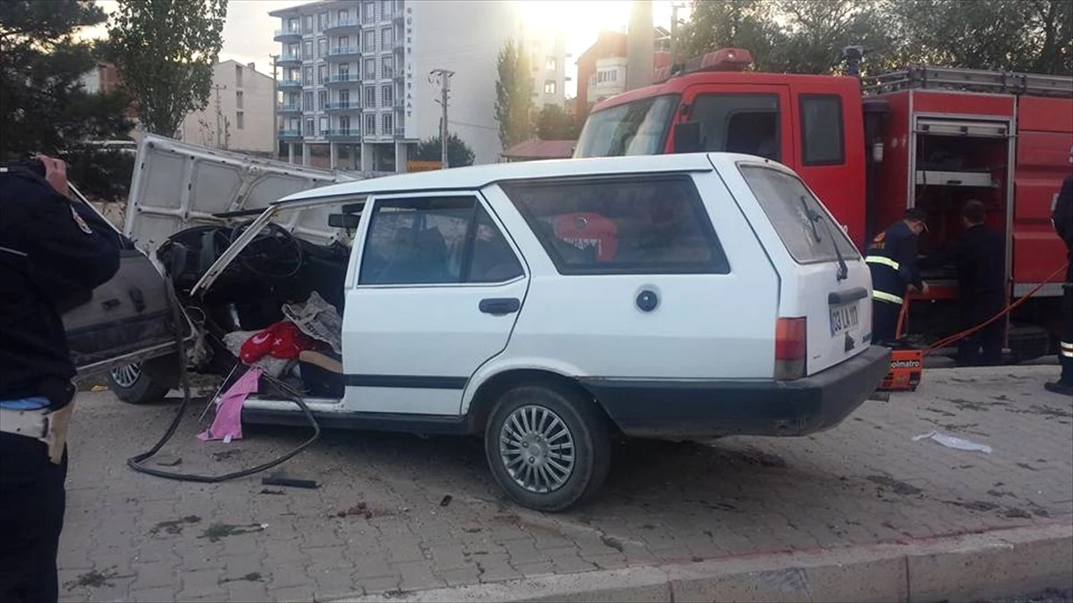 Afyonkarahisar\'da Trafik Kazası: 2 Yaralı