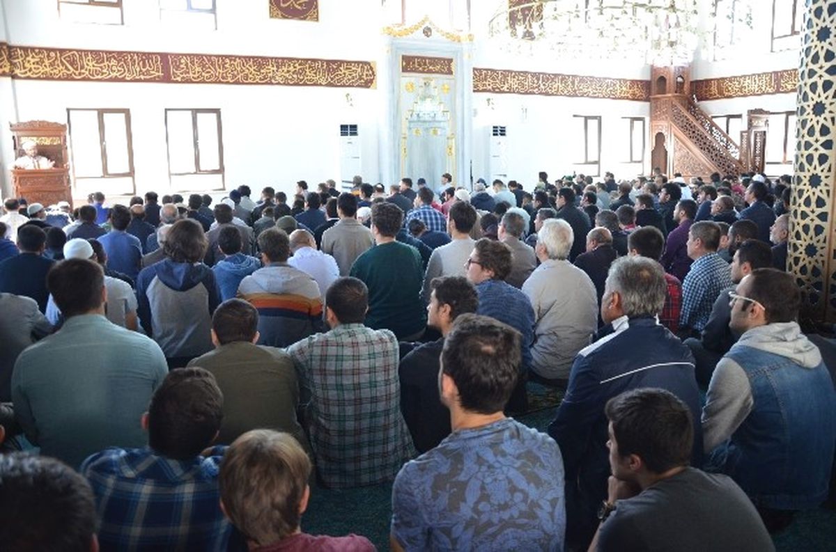 Anadolu Üniversitesi\'nde İlk Cuma Namazı
