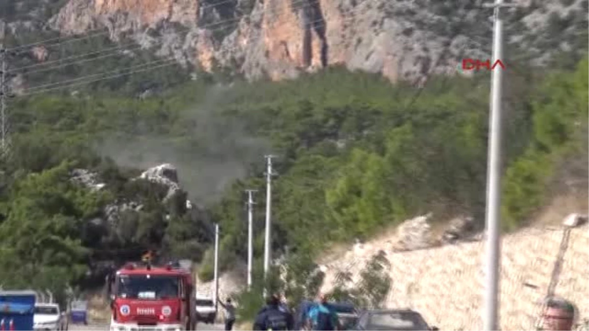 Antalya- Kemer Karayolu Üzerindeki Balıkçı Barınağı Girişinde Patlama Meydana Geldi-3