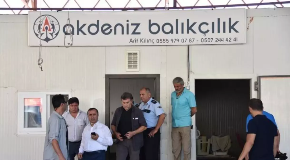 Antalya Uzman Ekipler Denize Düşen Roketi Arıyor