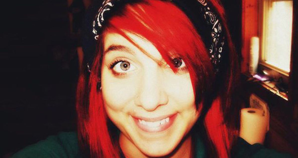 Babasını Uykusunda Öldüren Genç Kız Daha Sonra Evinde Parti Verdi