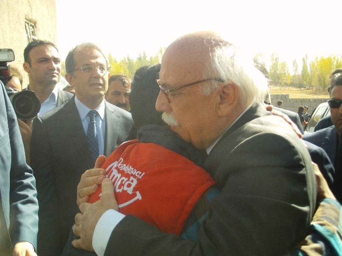Bakan Avcı\'dan PKK\'nın Öldürdüğü İlçe Başkanı Muştu\'nun Ailesine Ziyaret