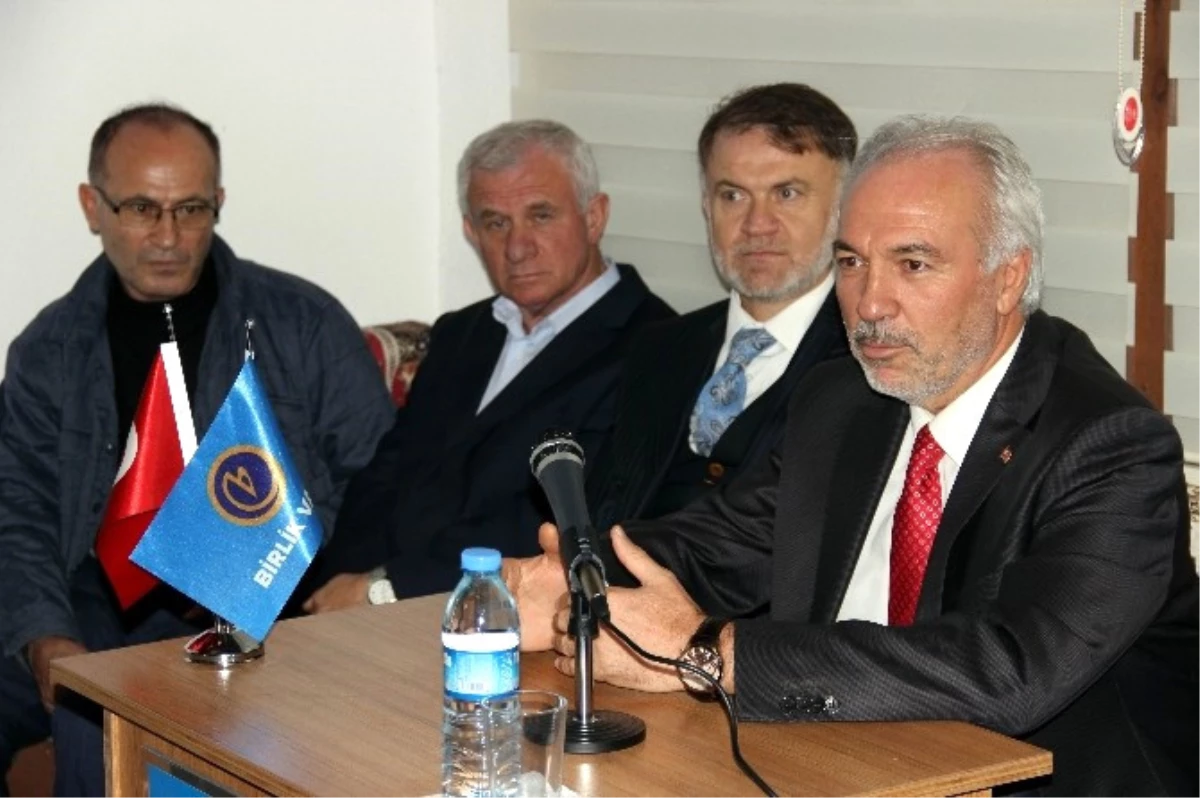 Belediye Başkanı Kamil Saraçoğlu, Birlik Vakfı\'nın Konuğu Oldu