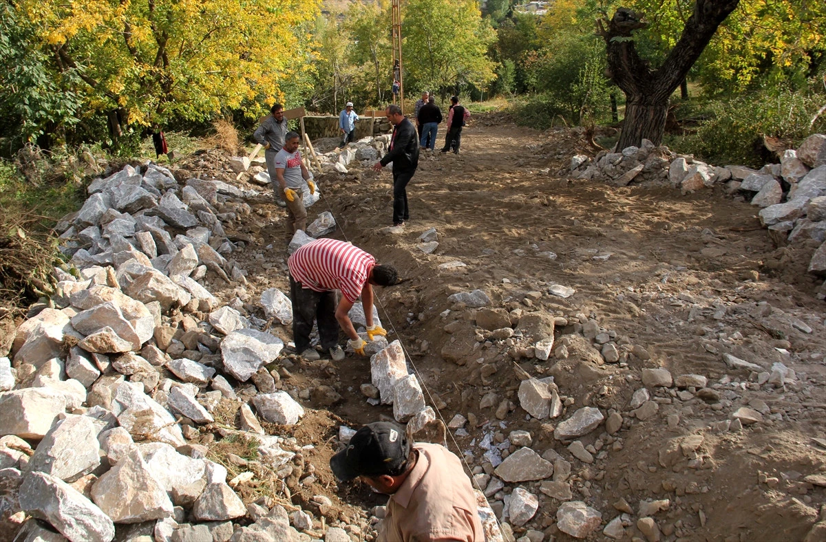 Bitlis\'te Yeni Yol Açma Çalışması
