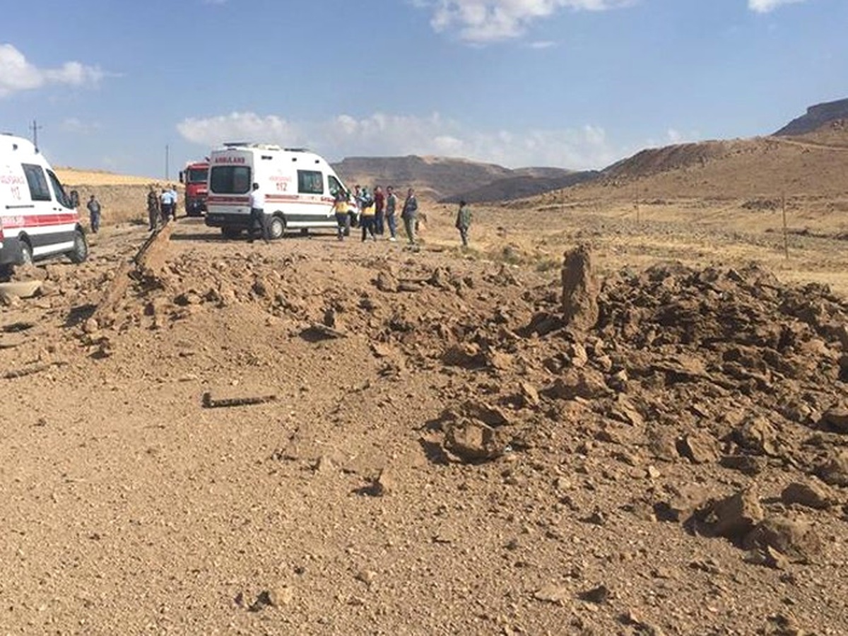 Diyarbakır - Mardin Karayolu\'nda Askeri Aracın Geçişi Sırasında Patlama Meydana Geldi