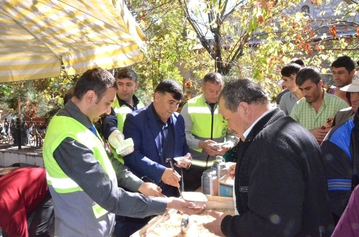 Emet Belediyesi\'nden 5 Bin Kişiye Aşure