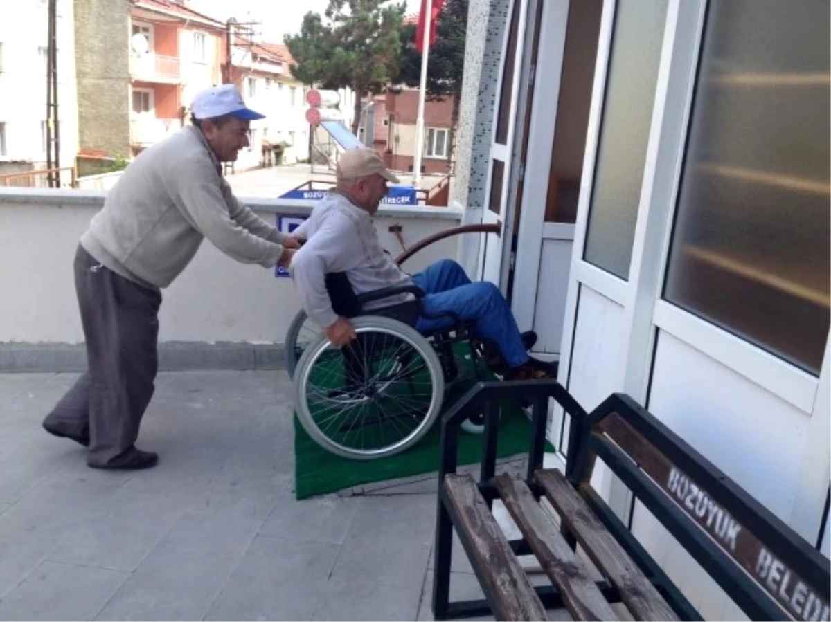 Engelli Vatandaşlar İçin Camiye Engelli Rampası Yaptılar