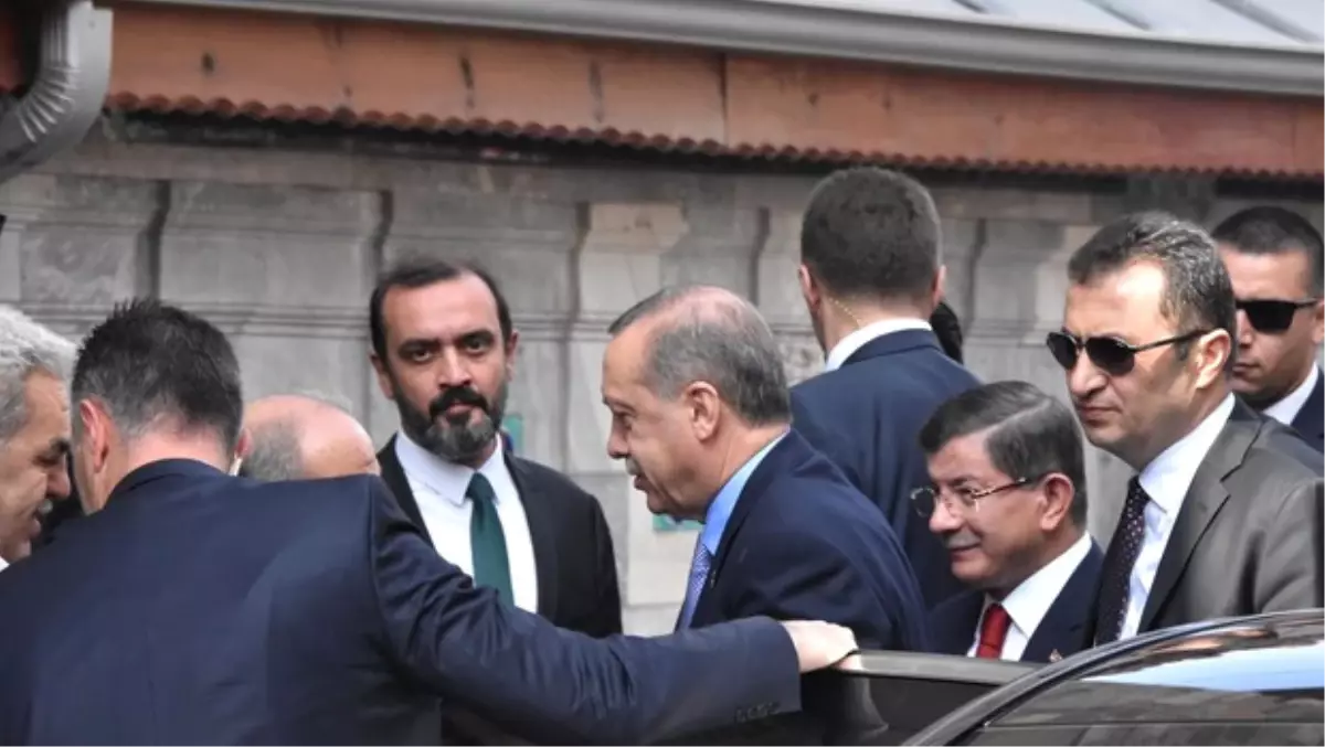 Erdoğan Cuma Namazını Davutoğlu ile Birlikte Kıldı