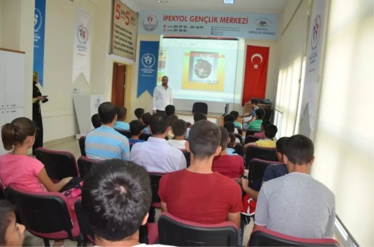 Gençlik Merkezinden Madde Bağımlılığı Semineri