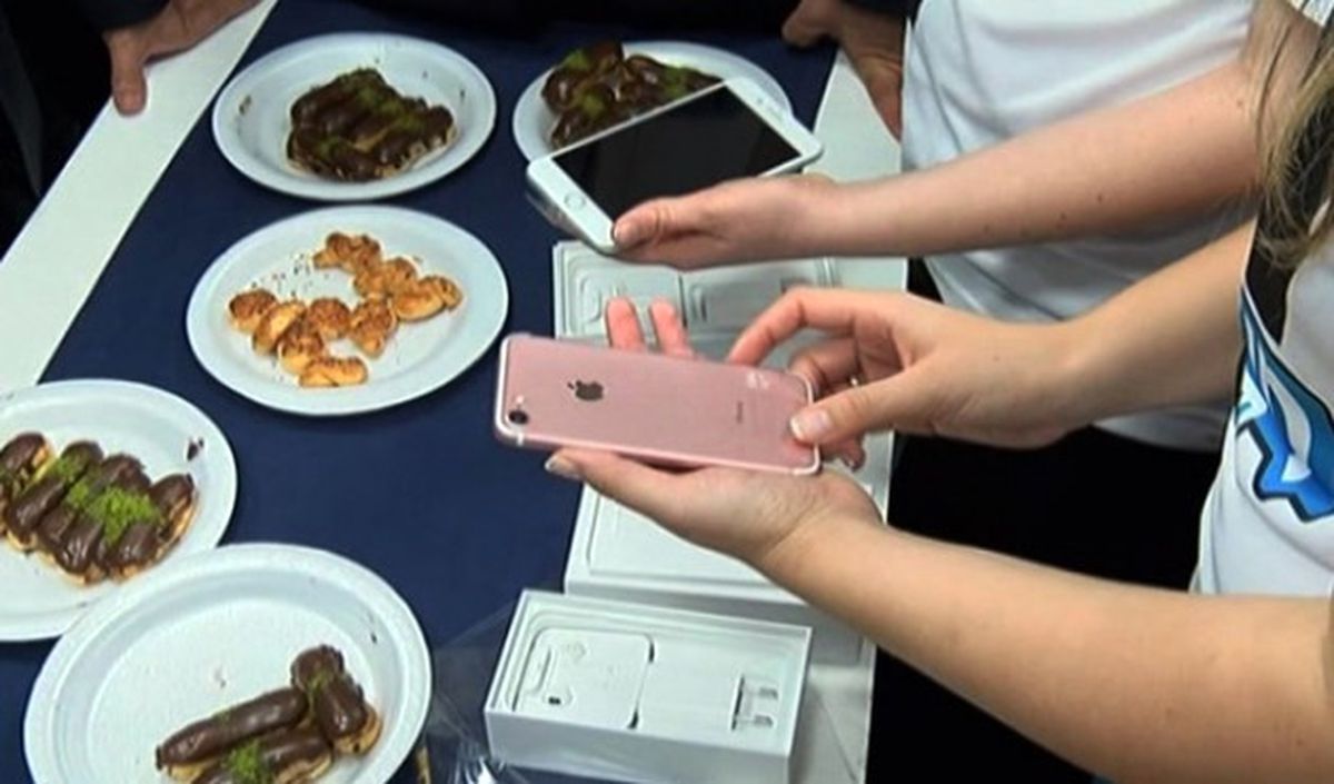 Kemençe Eşliğinde İphone 7 Satışı