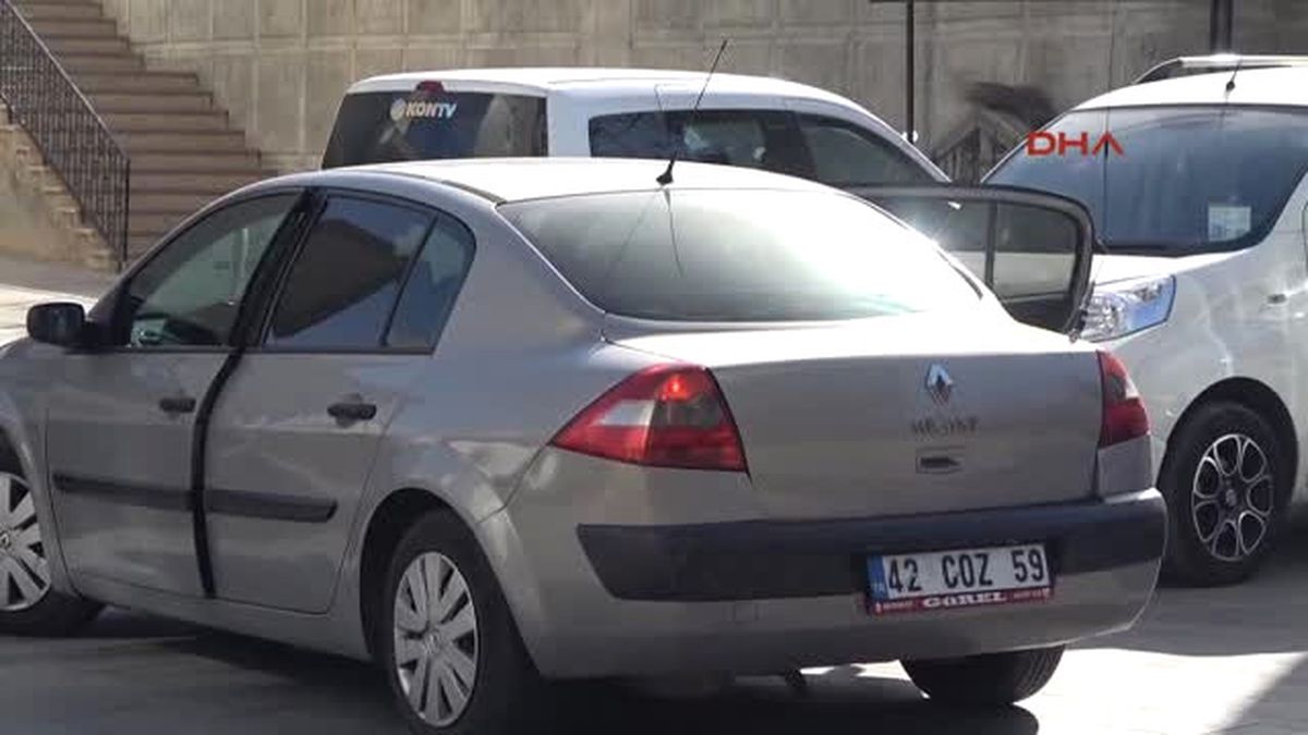 Konya Hırsızlık Için Girdiği Evde Ev Sahibinin Boğazına Satır Dayayıp, Cüzdanını Çaldı