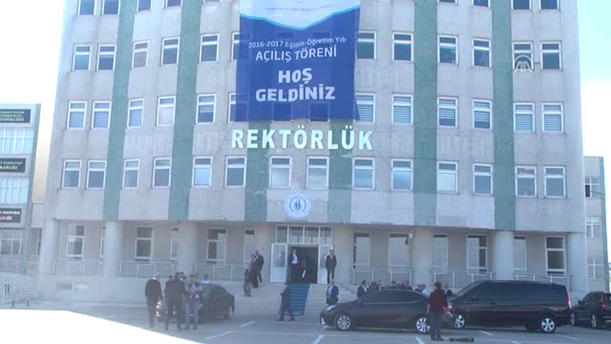 Kurtulmuş, Bandırma Onyedi Eylül Üniversitesinin Akademik Yıl Açılışına Katıldı