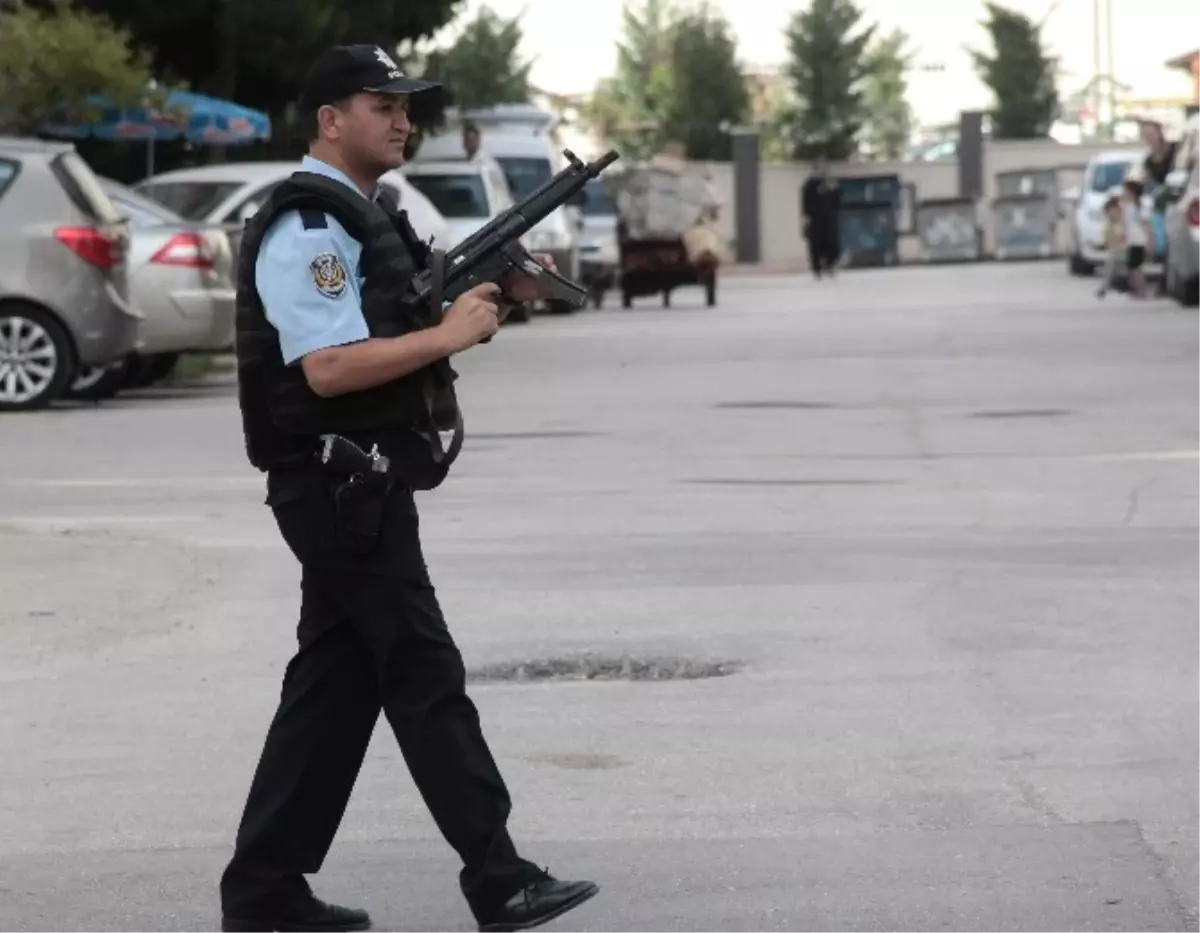 Orduevi Önünde "Peçeli Uzun Namlulu Erkek" Alarmı