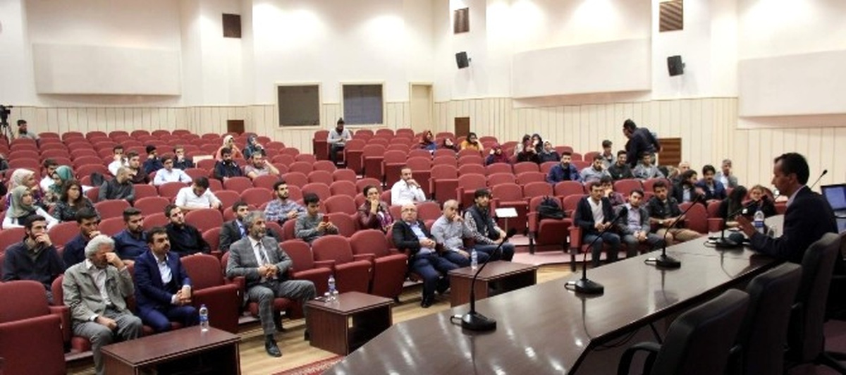 Şair Yazar Haki Demir, Erü Öğrencilerine \'Darbe\'yi Anlattı