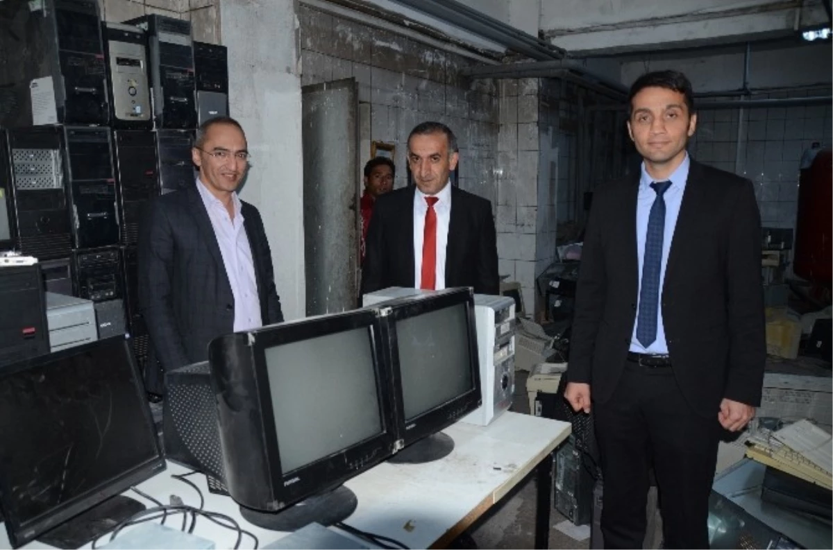 Sarıkamış\'ta Köy Okullarının Bilgisayarları Yenilendi