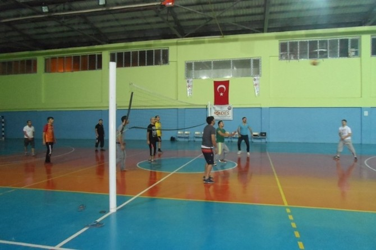 Silopi\'de Sağlık Çalışanlarından Voleybol Maçı