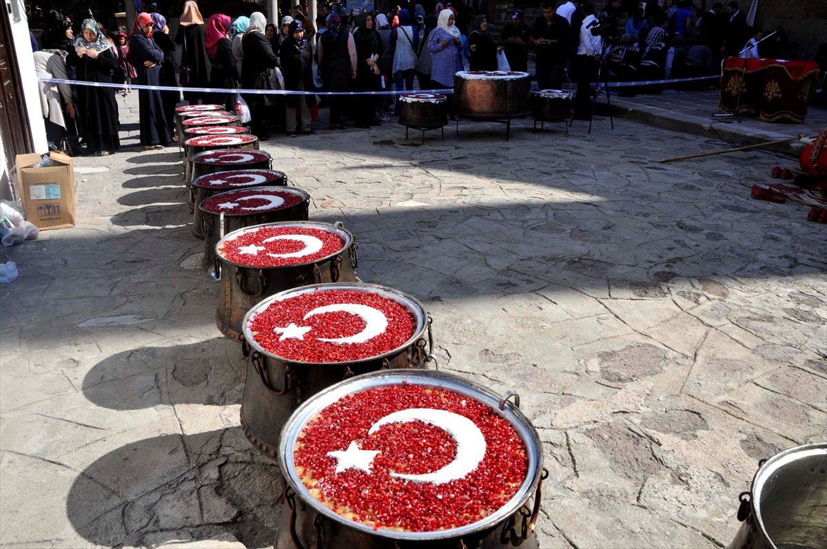 Sultan Divani\'yi Anma ve 40 Hatimli Şifalı Aşure" Etkinliği