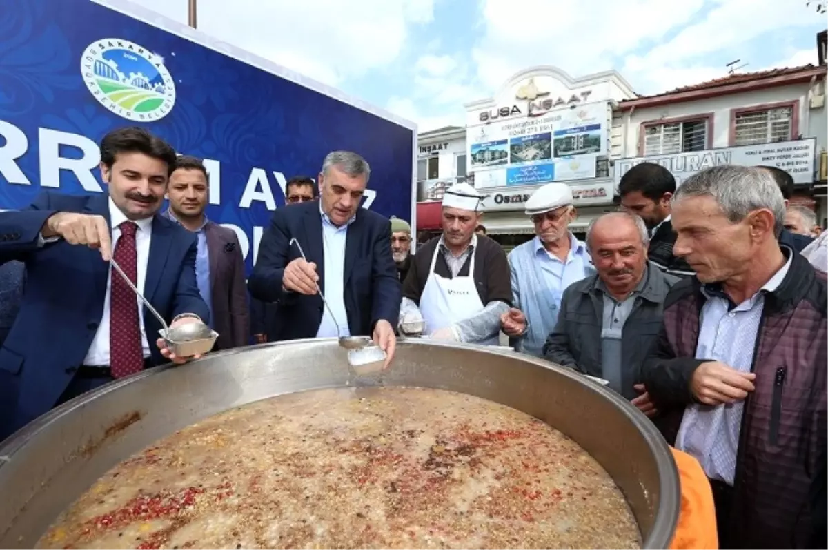 Toçoğlu ile Üstün Aşure Dağıttı