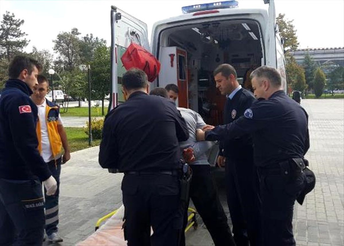 Valilik Önünde Jiletli Eylem (2)
