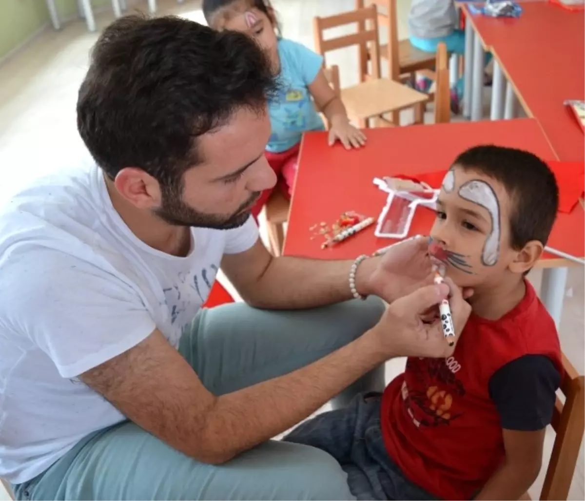 Yüreğir Gençlik Merkezi Gönüllü Gençleri Minikler ile Bir Araya Geldi