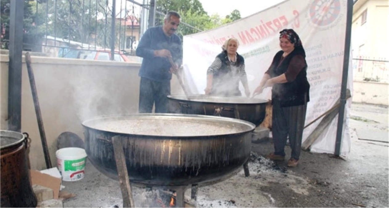 10 Bin Kişilik Aşure Yapıldı, Birlik Beraberlik Mesajları Verildi