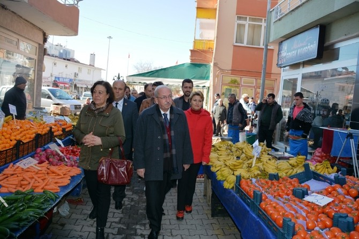 Albayrak\'ın Pazar Esnafını Ziyareti