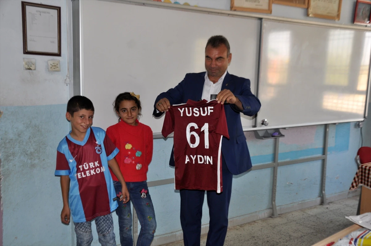Bakan Soylu\'dan Mardinli İkizlere Trabzonspor Forması