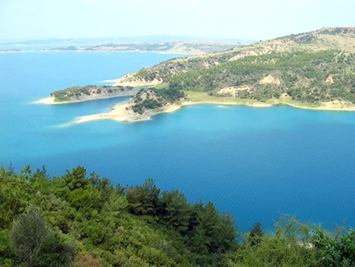 Baraj Gölünde Şafak Manzarası
