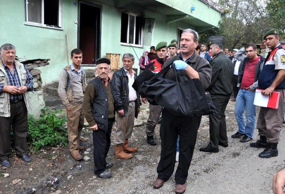 Bartın\'da Evde Çıkan Yangında 1 ve 2 Yaşındaki Kardeşler Öldü