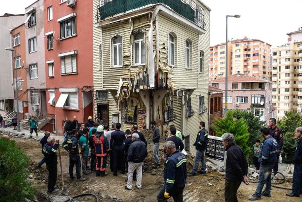 Beşiktaş'ta Doğal Gaz Borusu Patladı Ev Alev Aldı