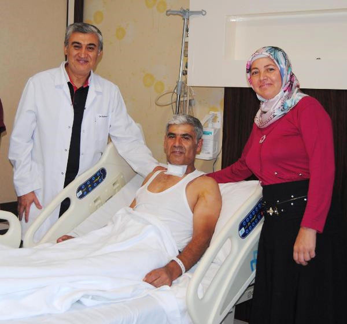 Boynundaki Demir Parçasıyla 15 Ay Yaşadı