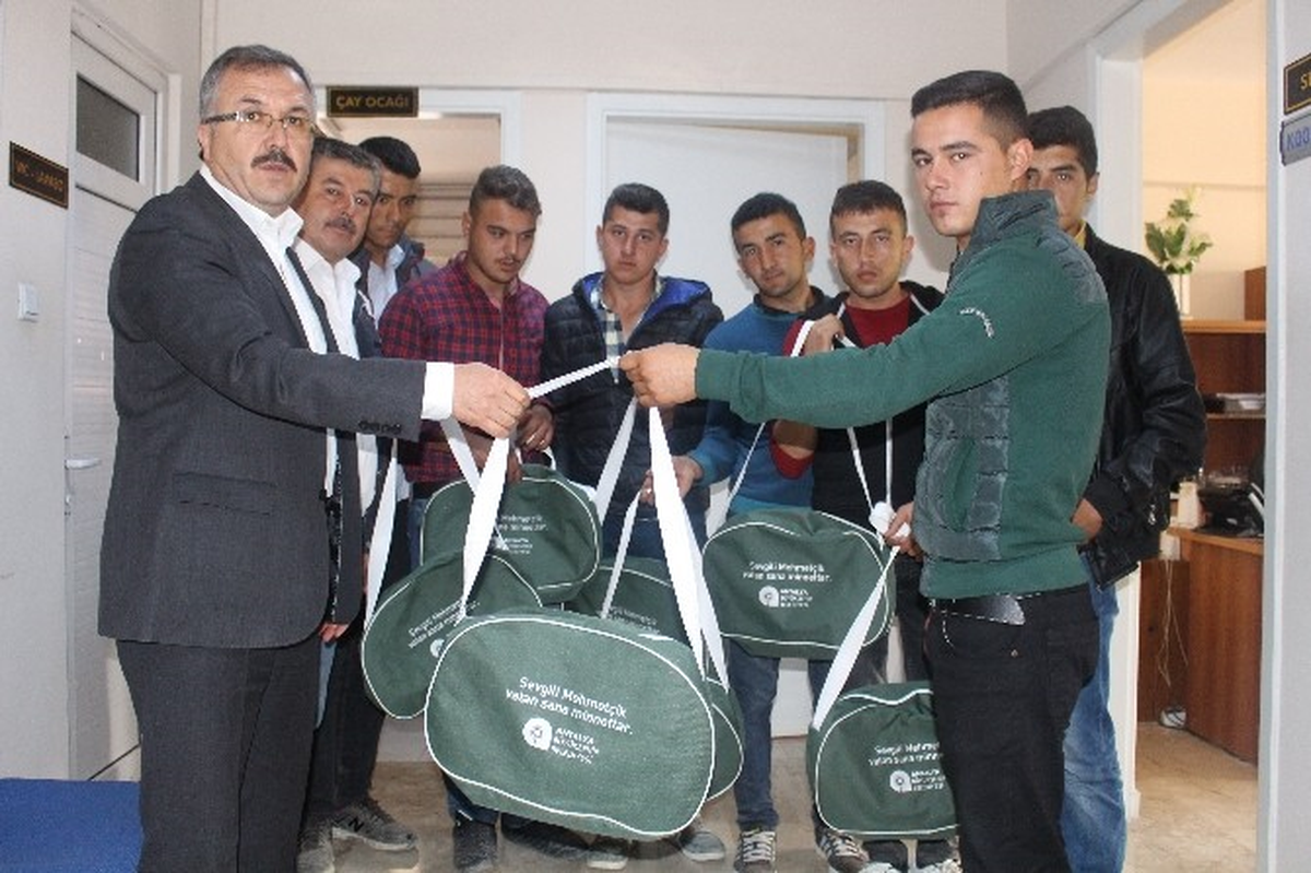Büyükşehir\'den Asker Adaylarına Çanta