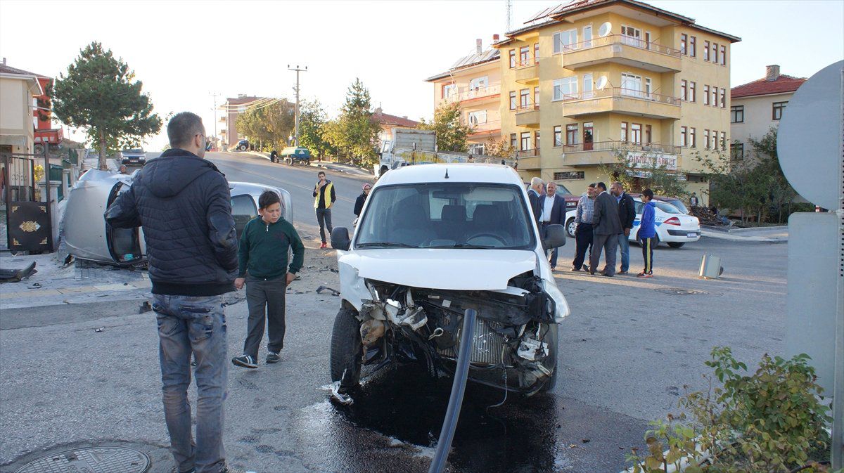 Çubuk\'ta Trafik Kazası: 2 Yaralı