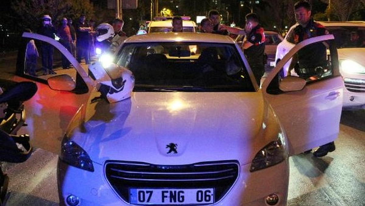 \'Dur\' İkazına Uymadı Polisi Alarma Geçirdi