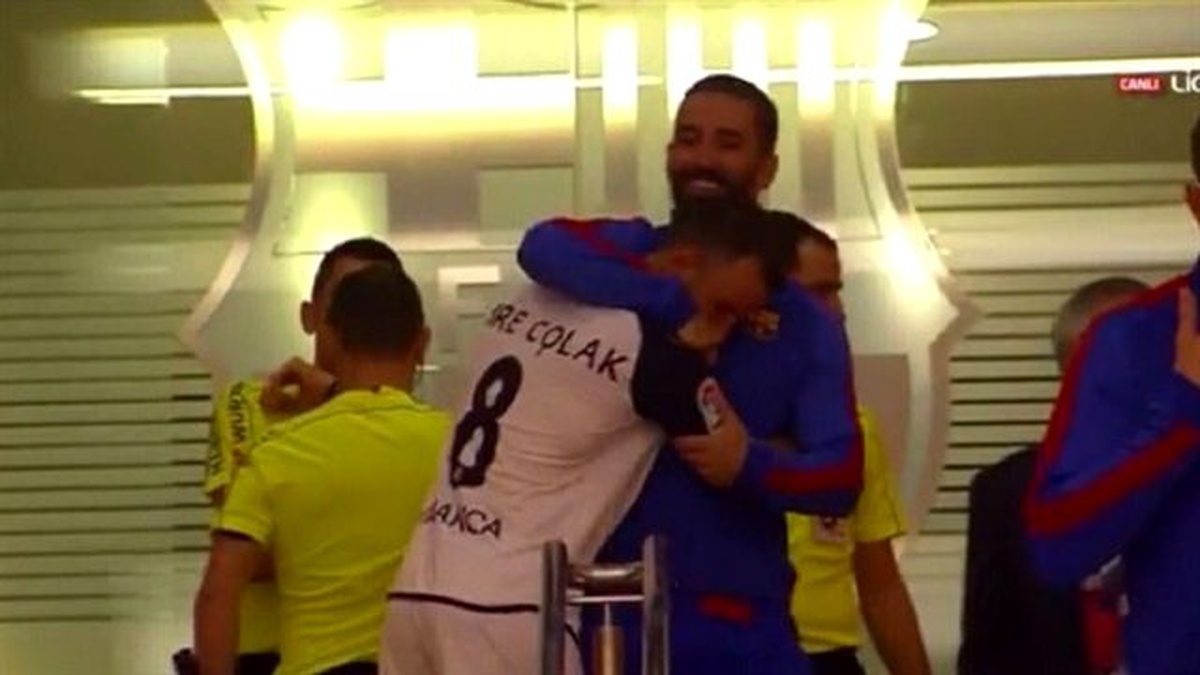 Emre Çolak\'a Barcelona Maçında Şok!