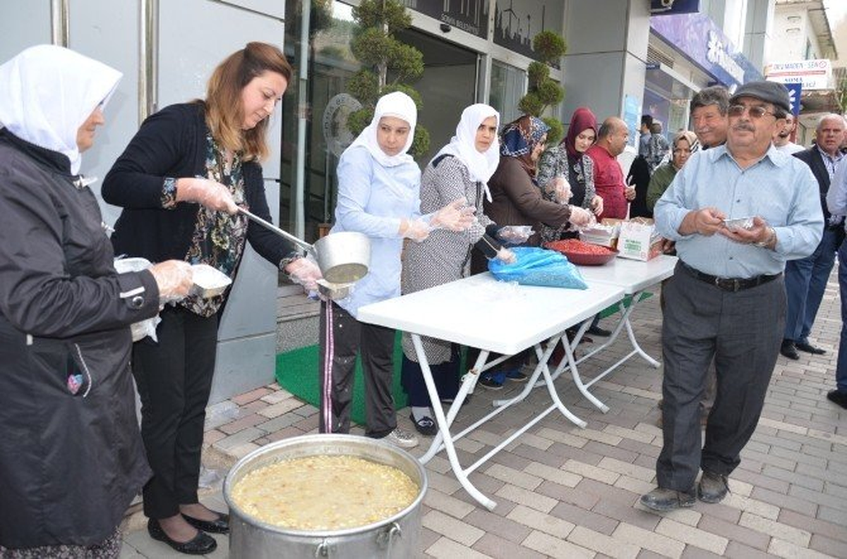 Ergene Belediyesinin Aşure İkramı