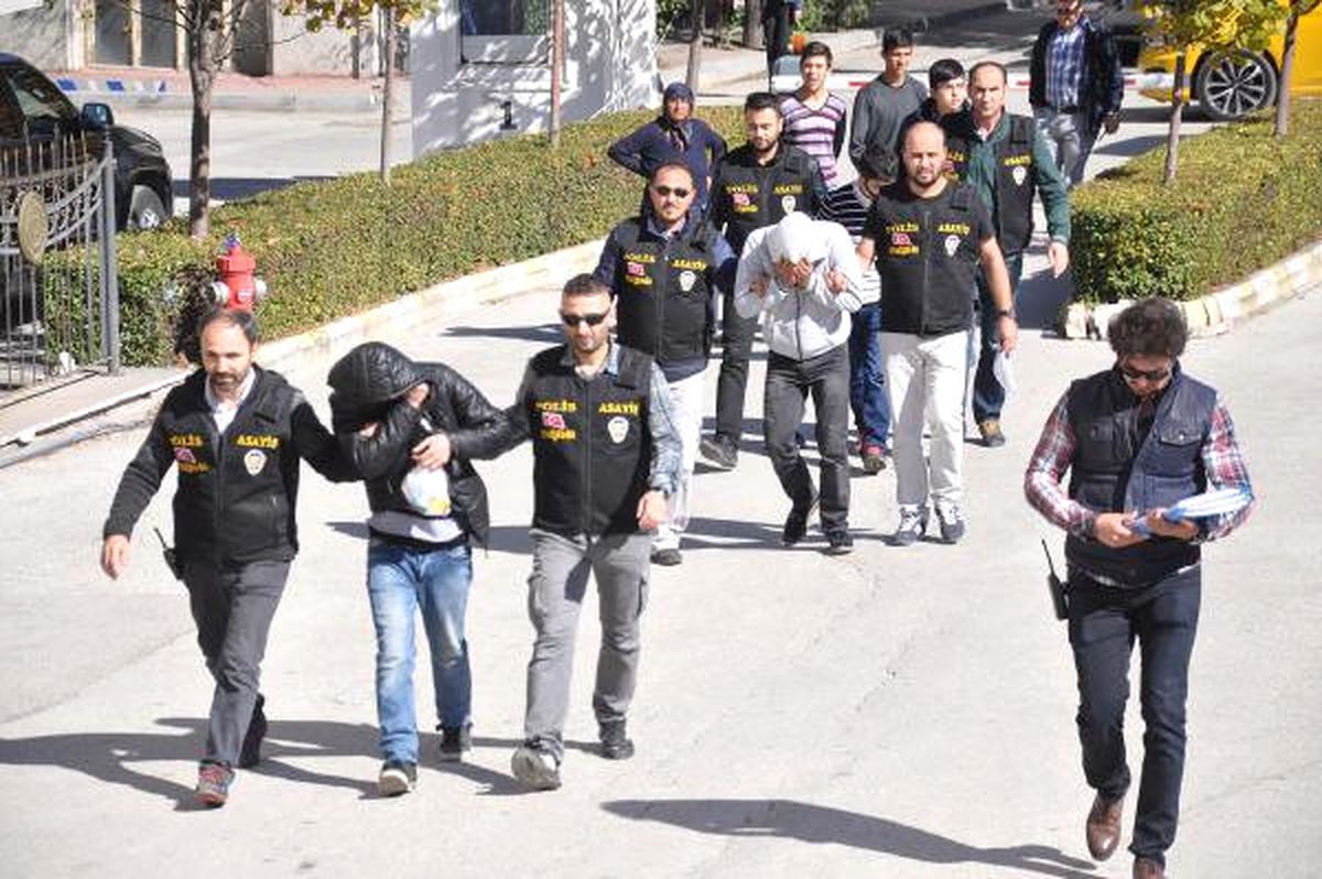 Ev Hırsızları Yakalandı