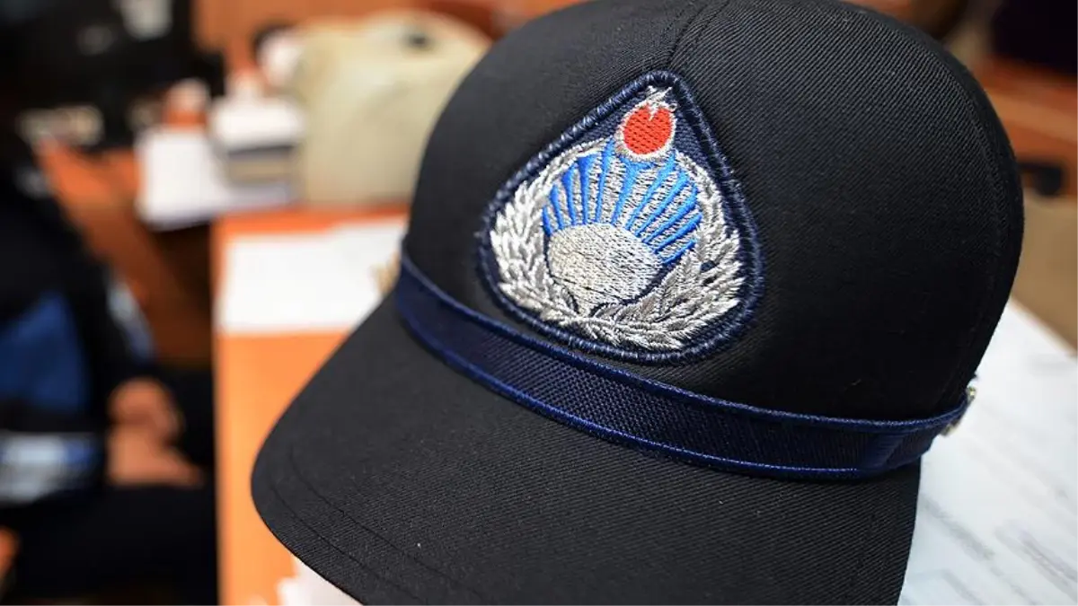 Fatih\'te Zabıtanın Seyyar Satıcıya Müdahalesi