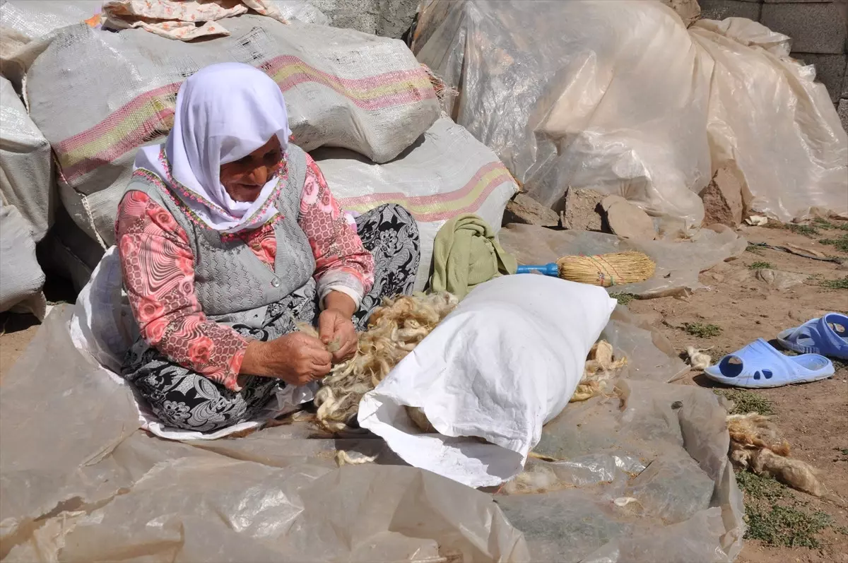 Fatma Nine Geçimini Çömlek Yaparak Sağlıyor