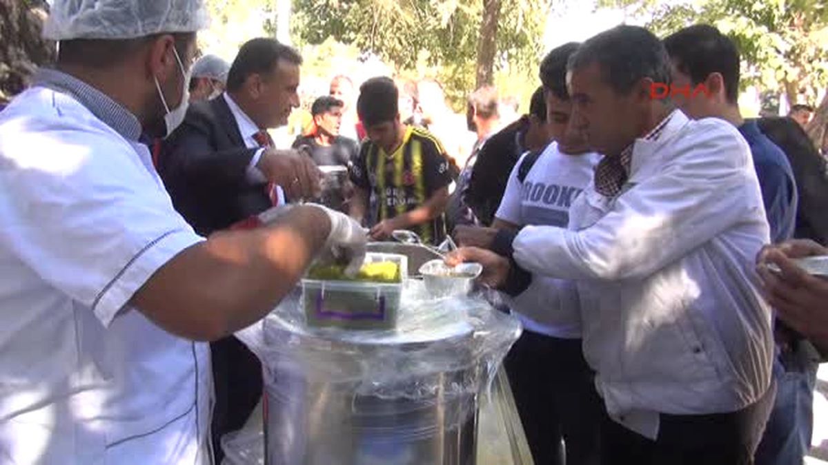 Gaziantep\'te Türk Eğitim-Sen Aşure Dağıttı