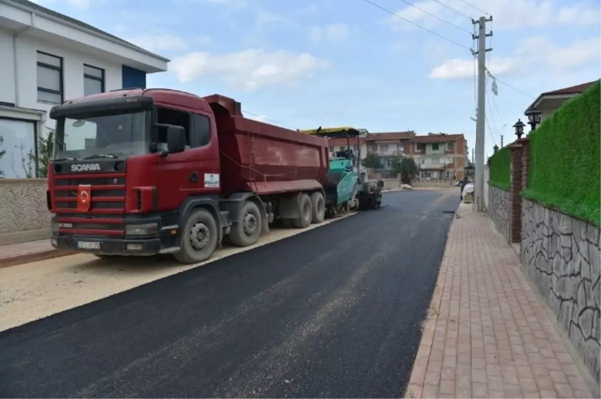 İnegöl\'de Kış Öncesi Sokaklar Asfaltlanıyor