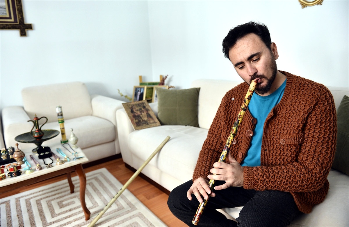 Kağıttan Orkestra" Kurmak İçin Enstrüman Yapıyor